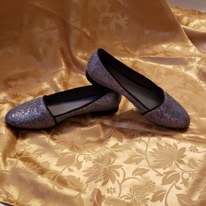 Women's Size 7 Shoes.